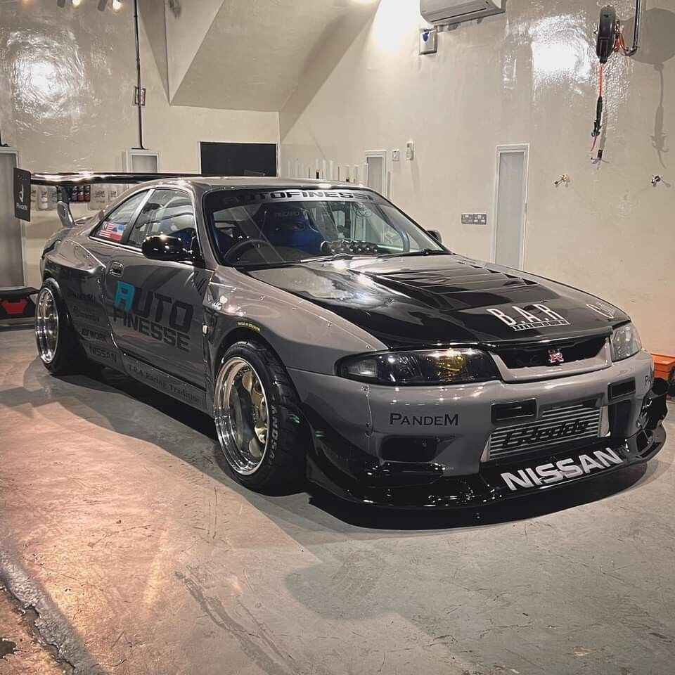 R33 B.A.R-Style Widebodykit