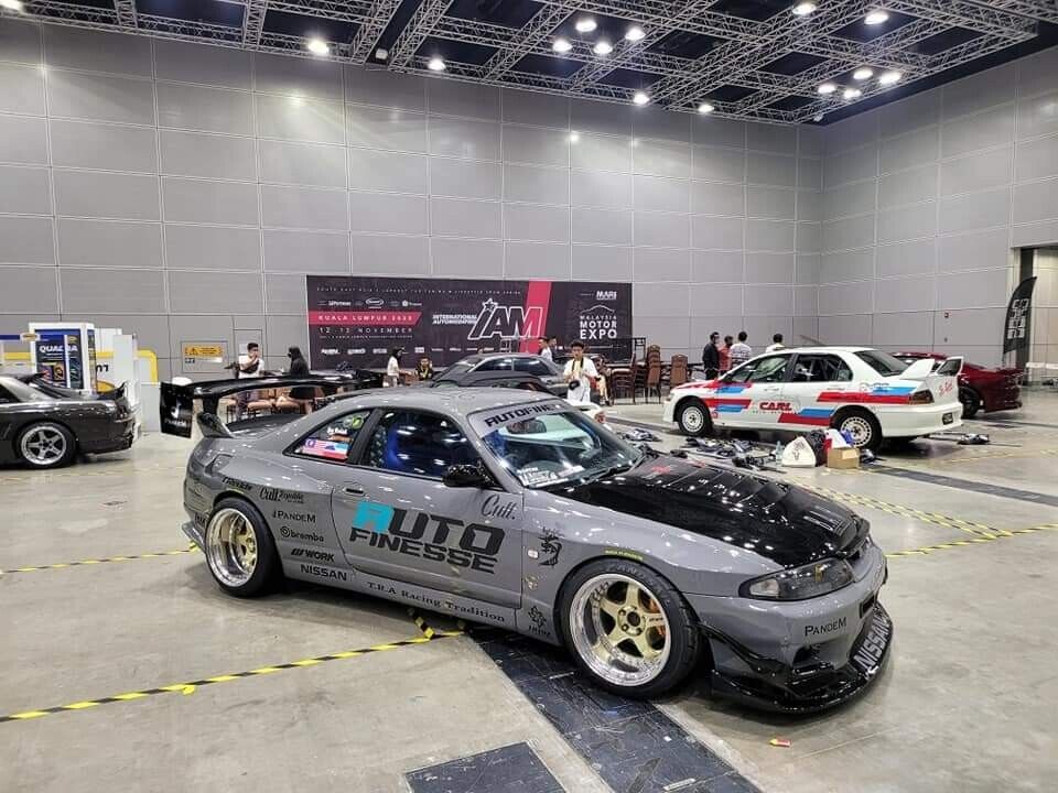 R33 B.A.R-Style Widebodykit